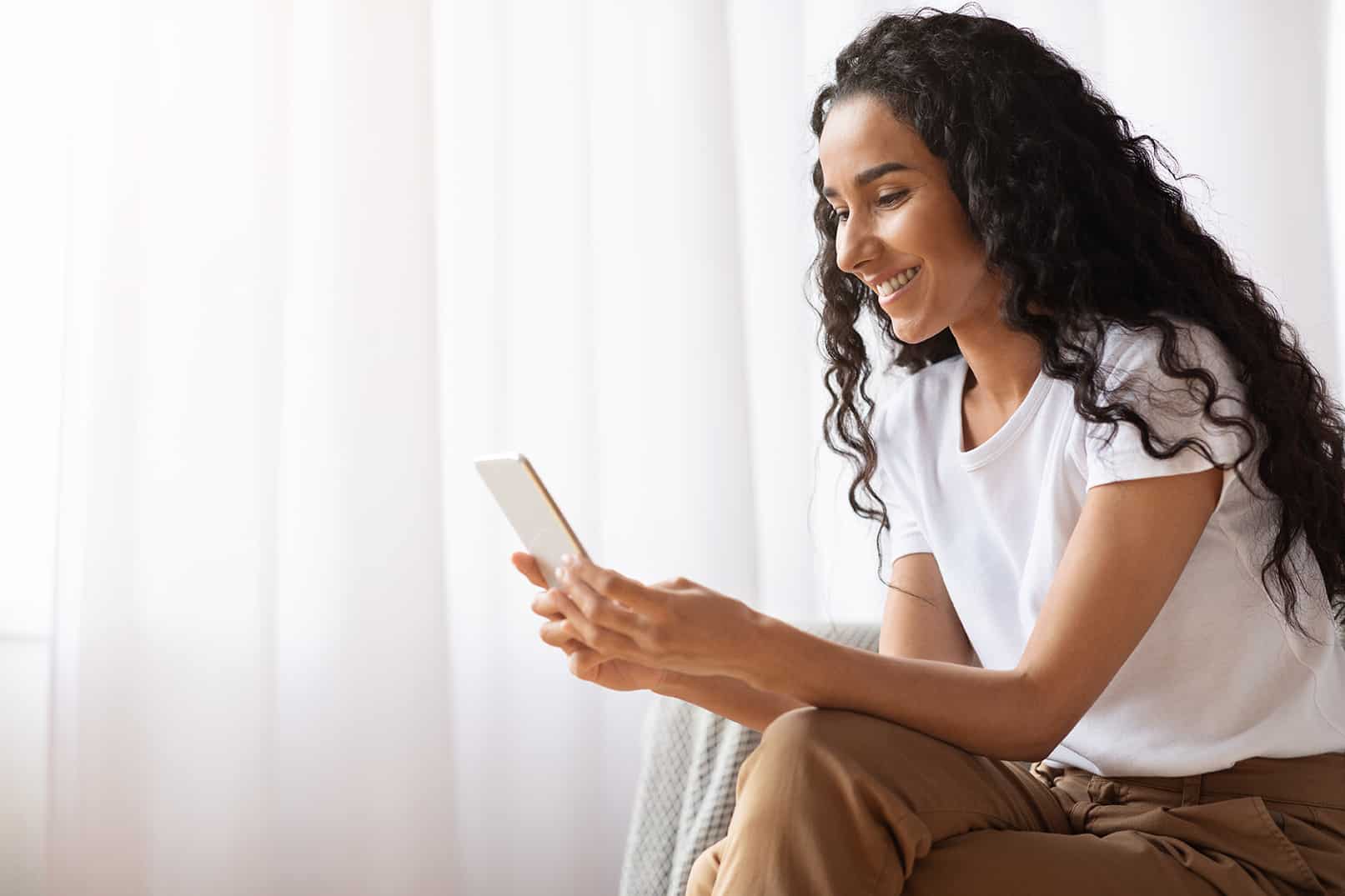 dental patient scheduling a dental appointment at kelly family dentistry